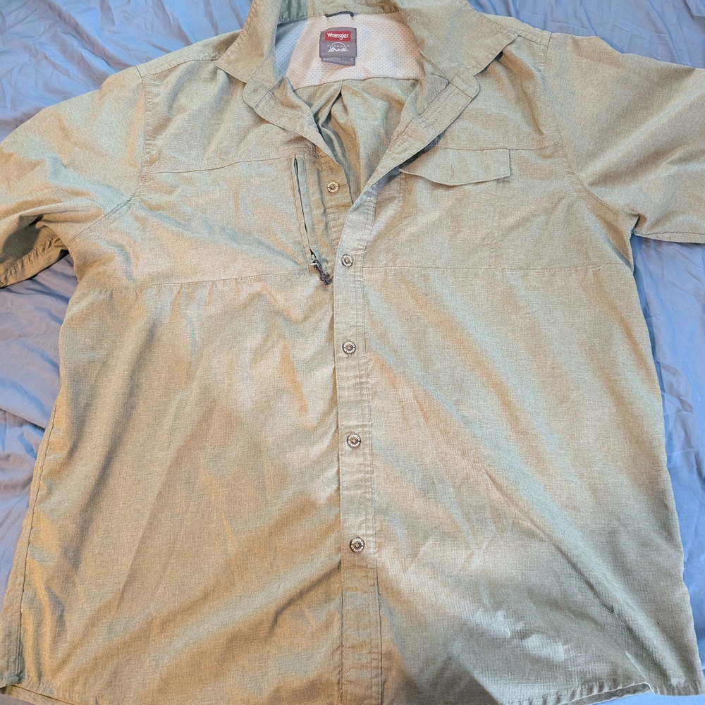 Wrangler Men's Light Green Casual Button Down Shirt